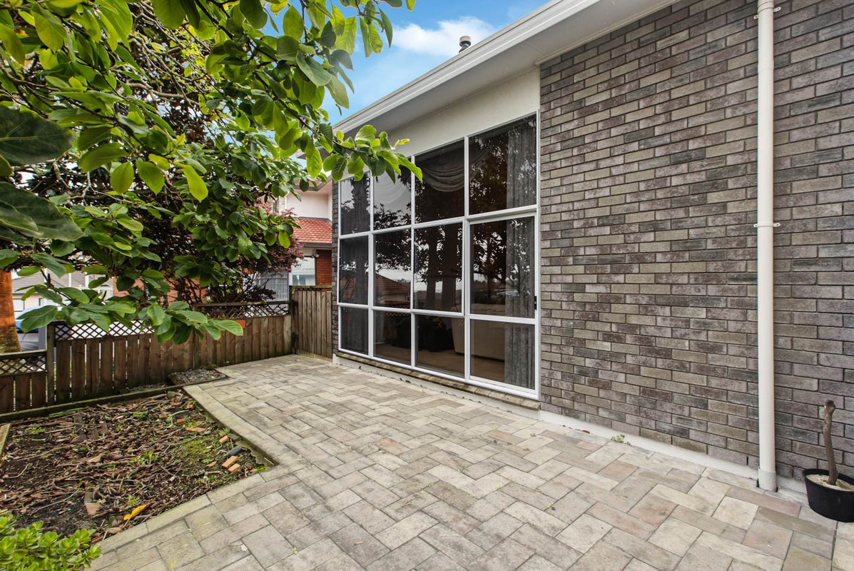 12 Eske Place, Highland Park, Auckland - Carousel 2