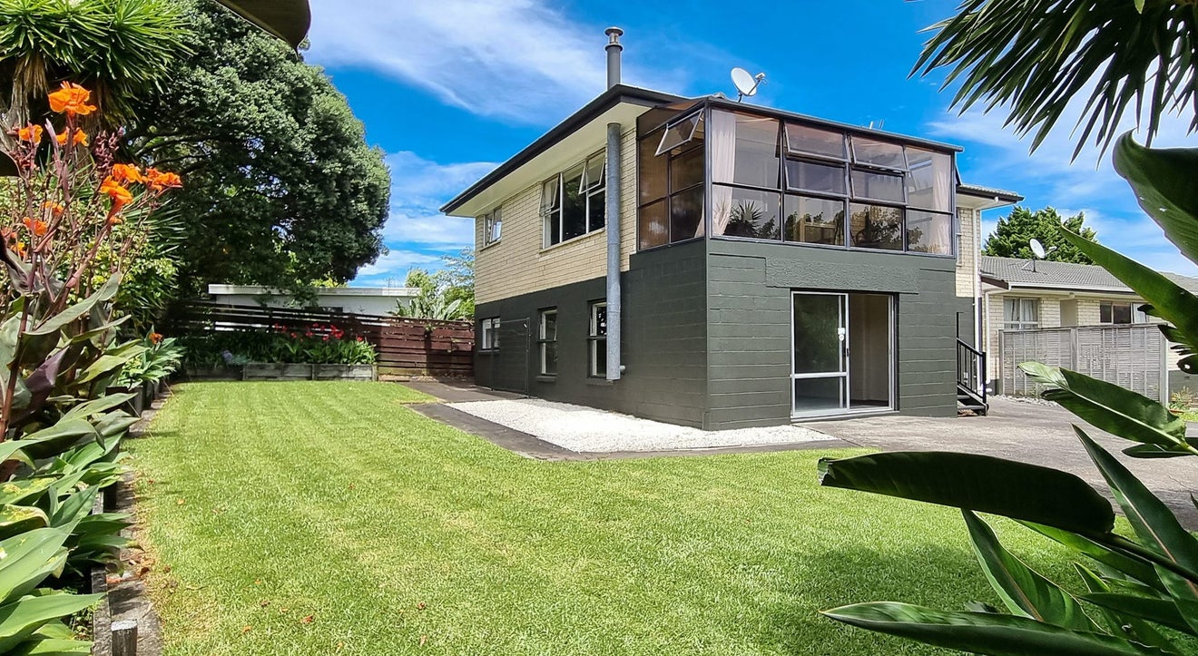 3/2 Bellcroft Place, Belmont, Auckland - Carousel 1