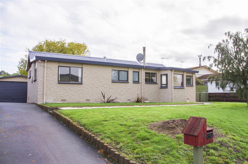 16 Hillcrest Avenue, Witherlea, Blenheim - Carousel 1