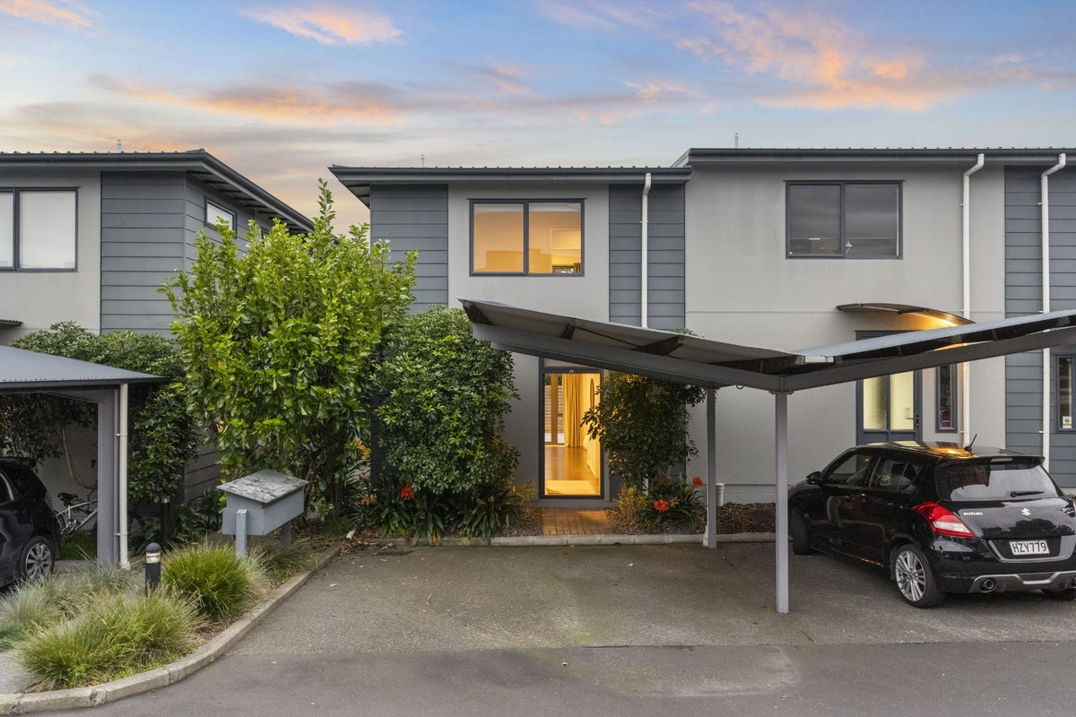 29/8 Soljak Place, Mount Albert, Auckland - Carousel 2