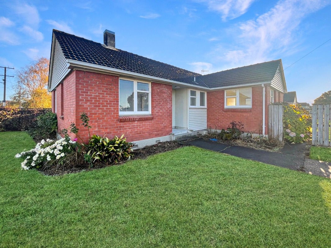 56 Kittyhawk Row, Bulls - Carousel 1