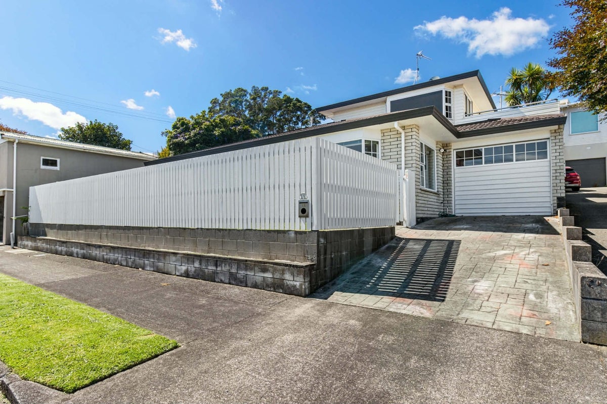 13 Burns Street, Westown, New Plymouth - Carousel 2