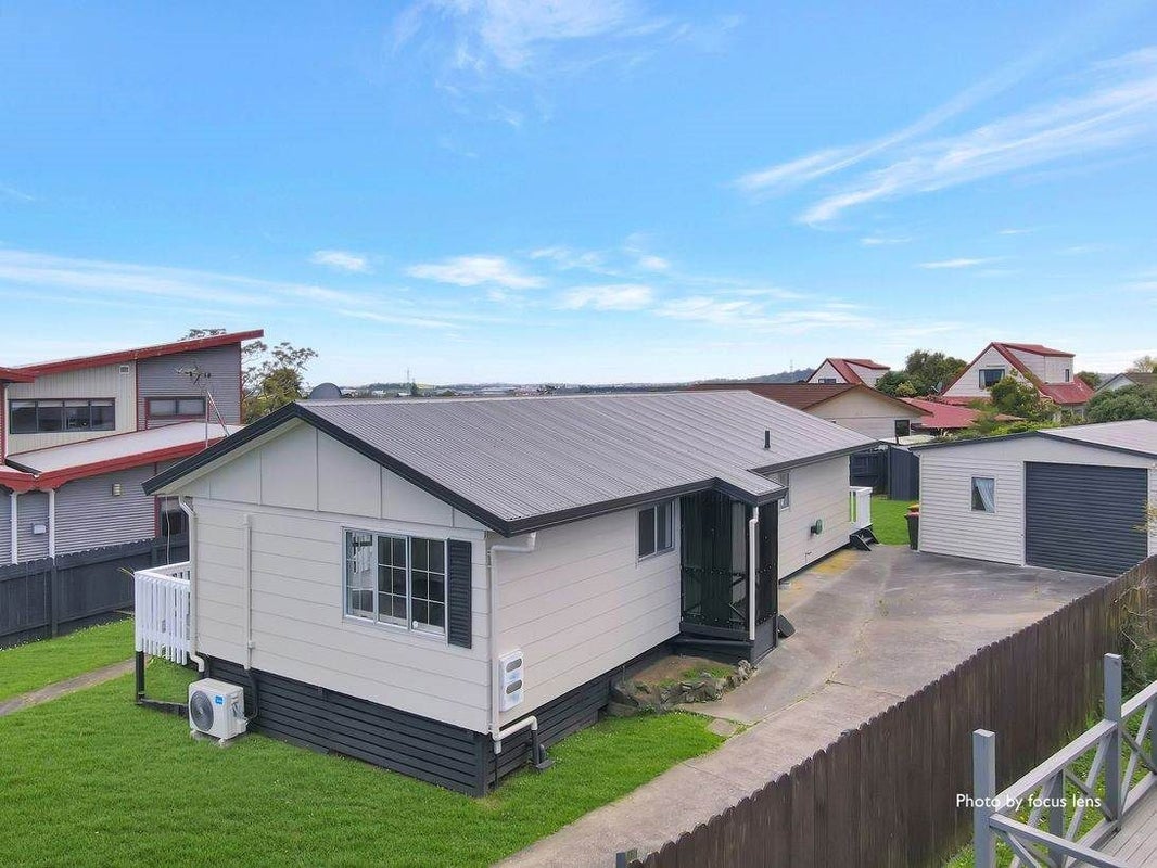 22 Greenstone Place, Clover Park, Auckland - Carousel 1