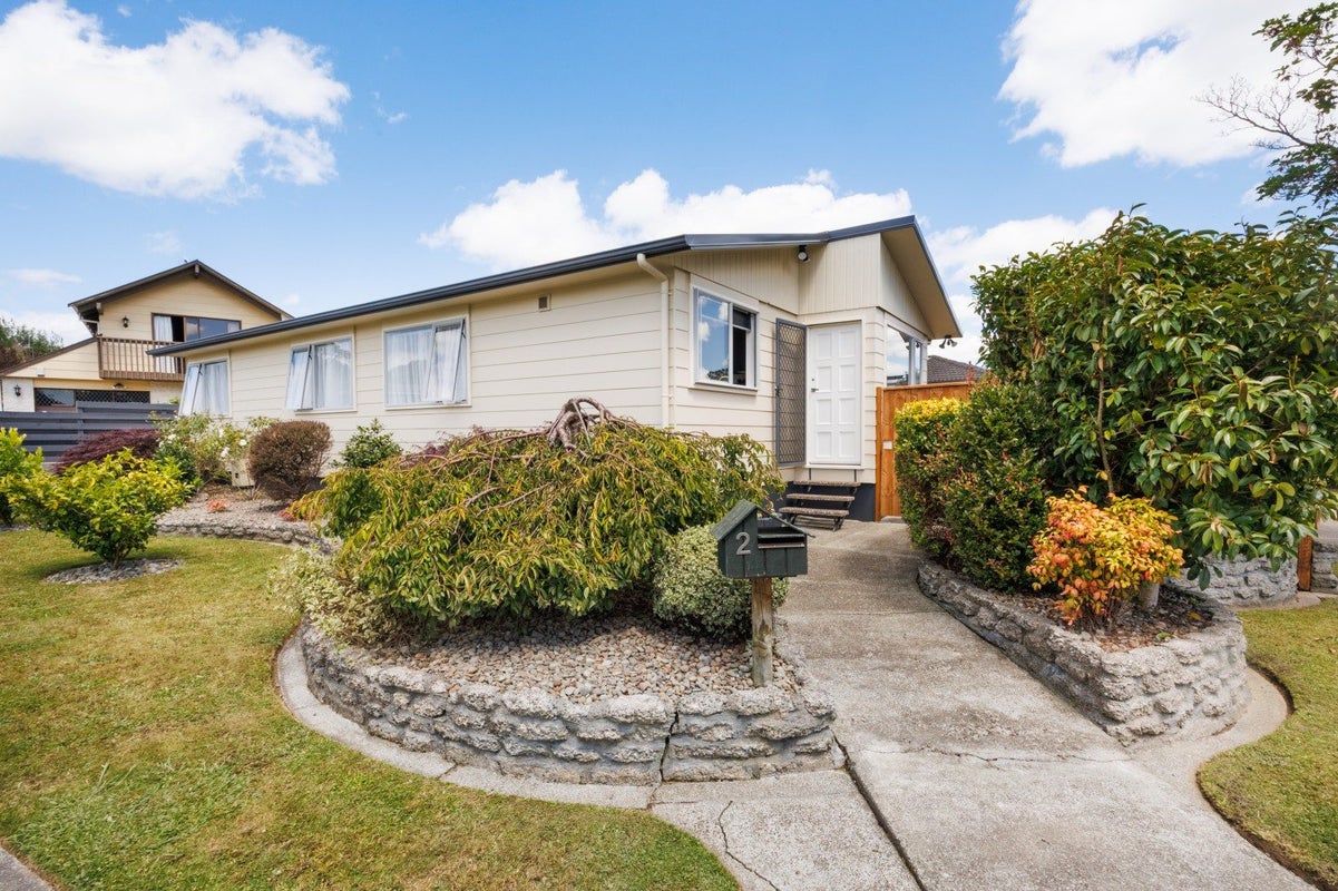 2 Capri Place, Awapuni, Palmerston North - Carousel 1