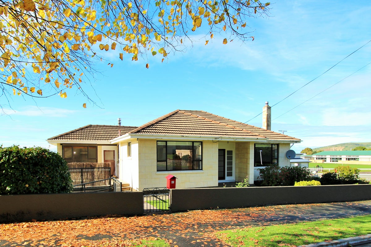 81 Reed Street, Oamaru - Carousel 1