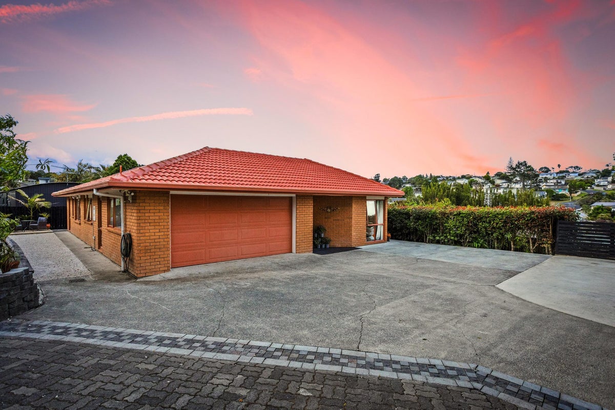 88 Triangle Road, Massey, Auckland - Carousel 1
