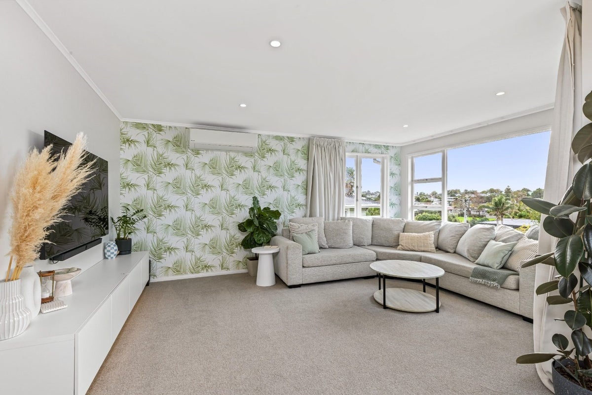 2/28 Bay Street, Red Beach, Whangaparaoa - Carousel 2