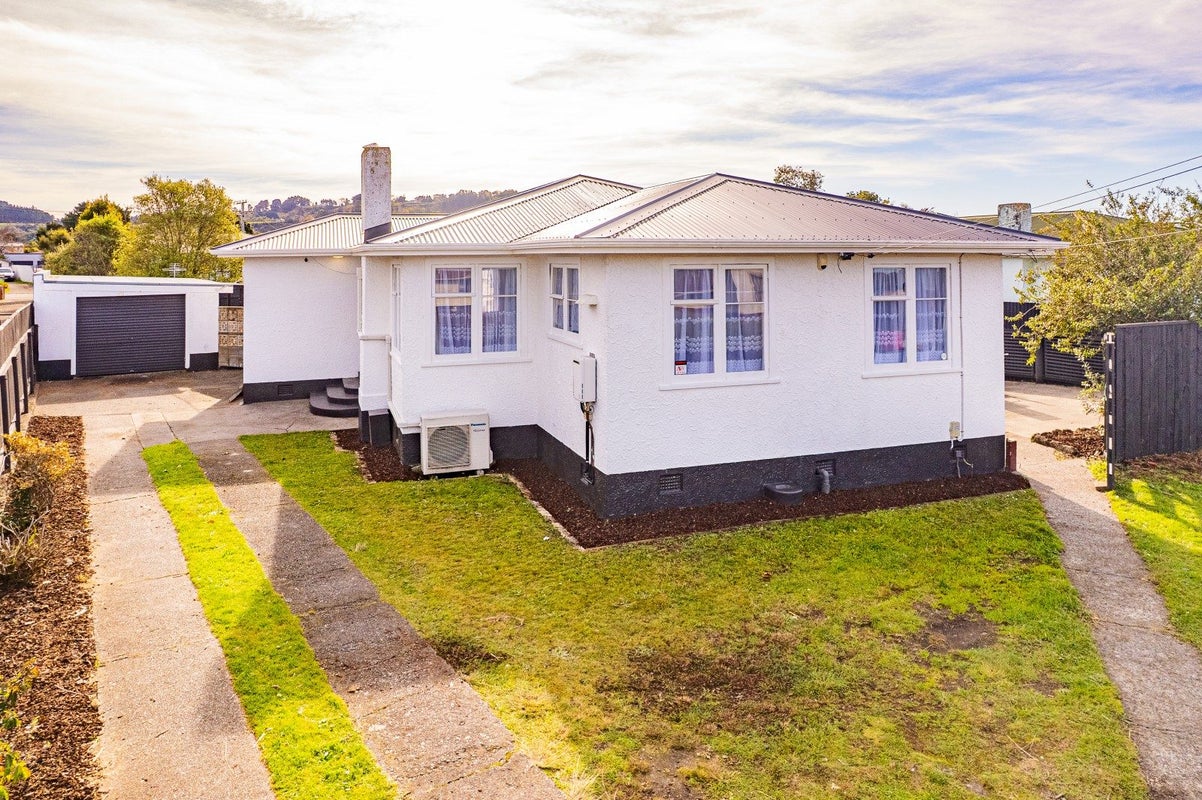 57 Talbot Street, Whanganui East, Whanganui - Carousel 1