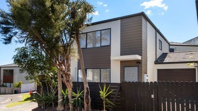 13 Rakich Place, Henderson, Auckland - Carousel 1