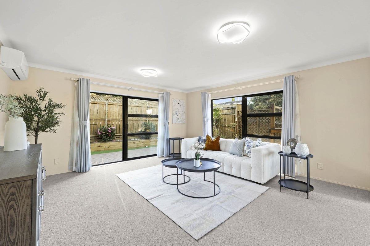 2/20 Beach Road, Mellons Bay, Manukau City, Auckland - Carousel 1