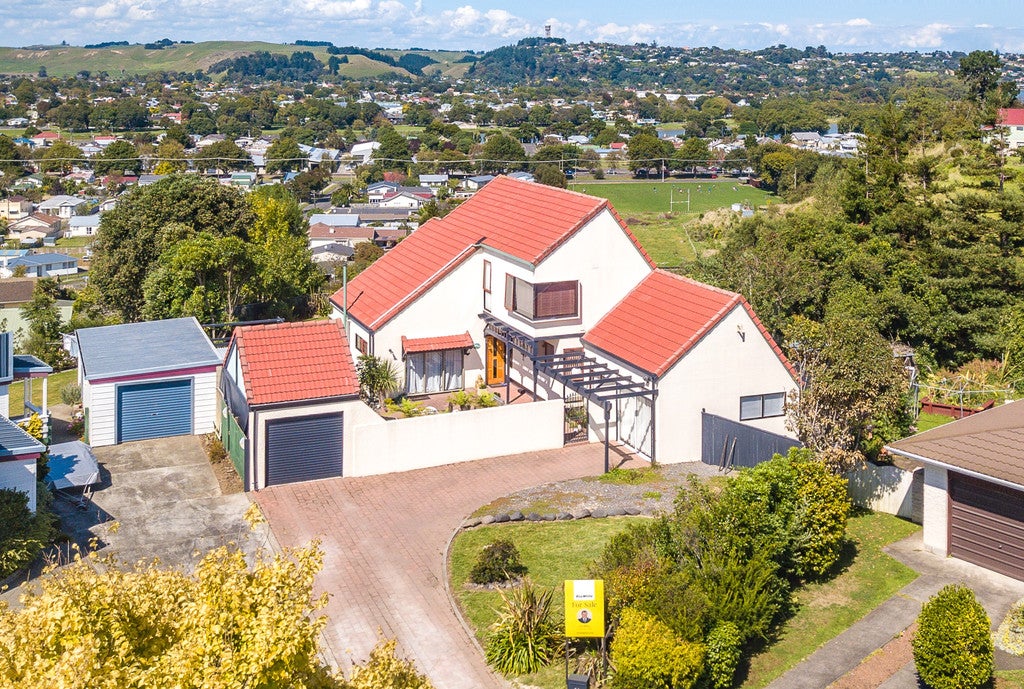 11 Monowai Place, Aramoho, Whanganui - Carousel 1