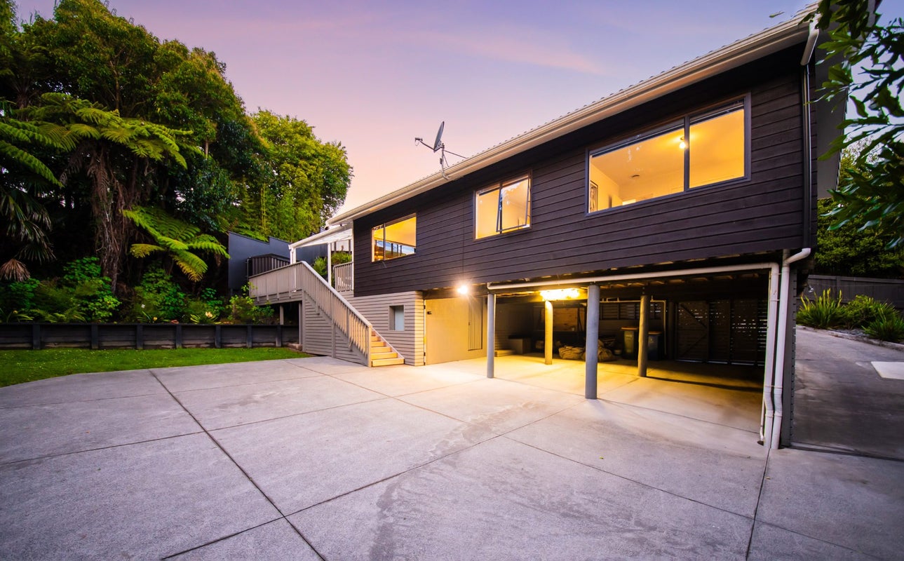 25 Alwyn Avenue, Te Atatu South, Auckland - Carousel 1