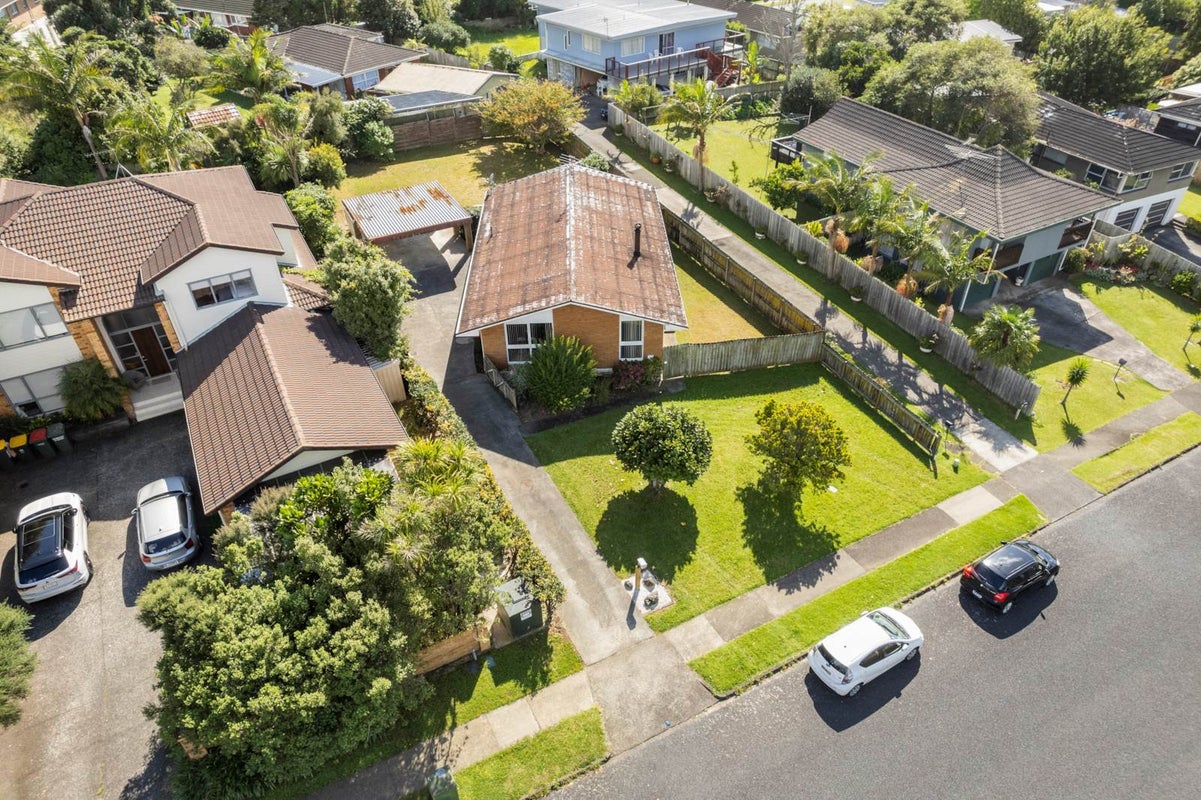 22 Kurnell Drive, Botany Downs, Auckland - Carousel 2