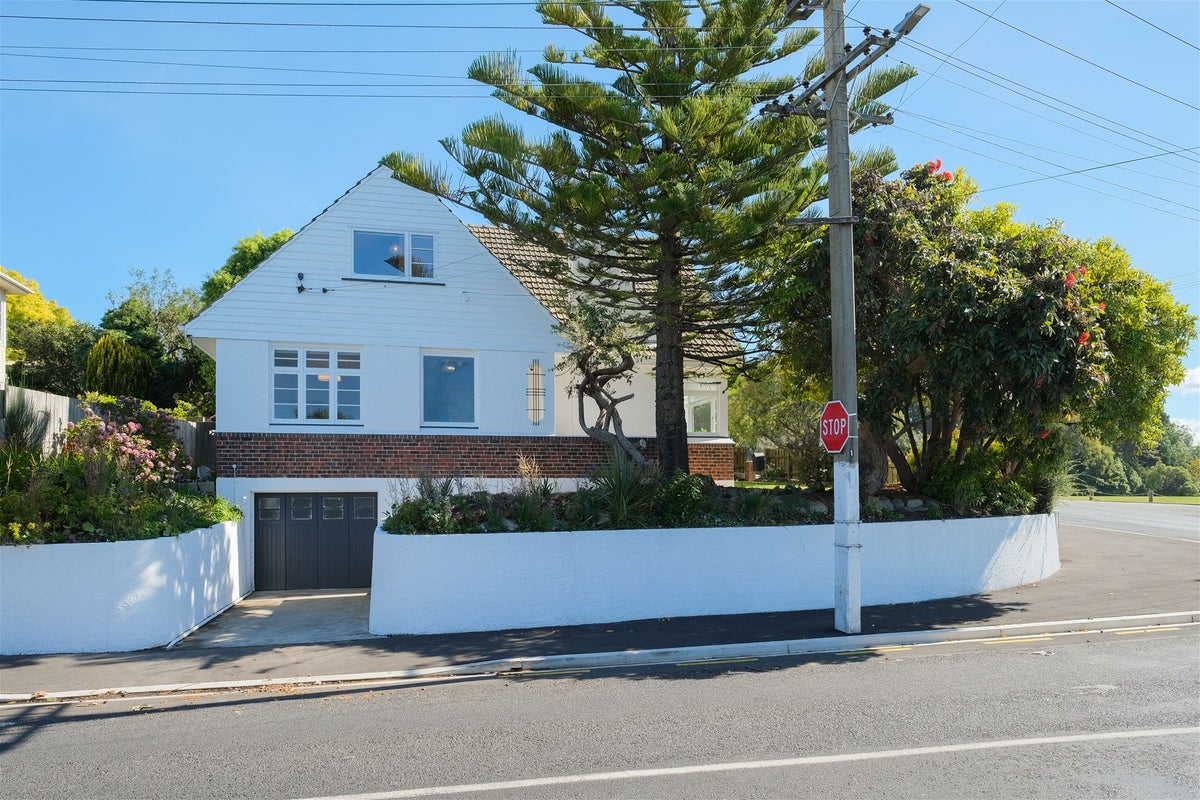 115 Eglinton Road, Mornington, Dunedin - Carousel 2