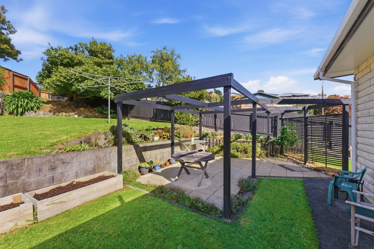 1 Carlton Terrace, Westown, New Plymouth - Carousel 2