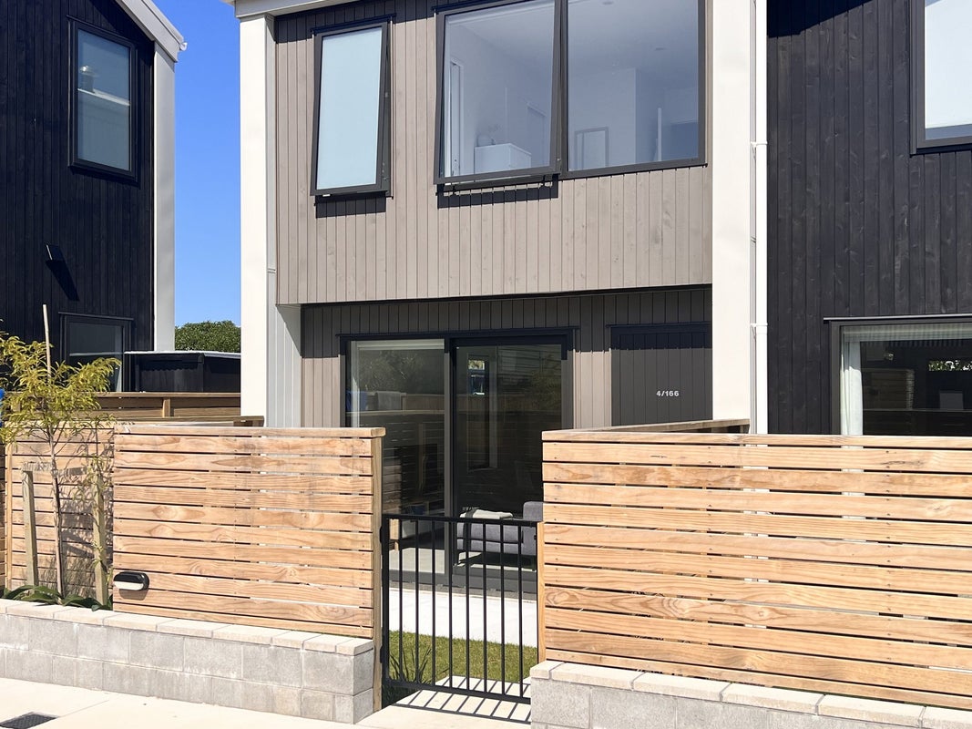 4/166 Queens Drive, Lyall Bay, Wellington - Carousel 1