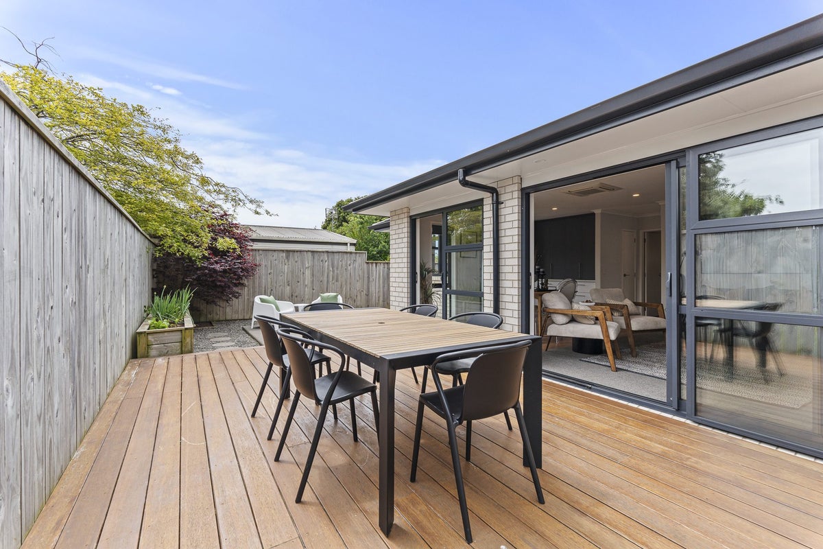 25B Karaka Street, Merrilands, New Plymouth - Carousel 1