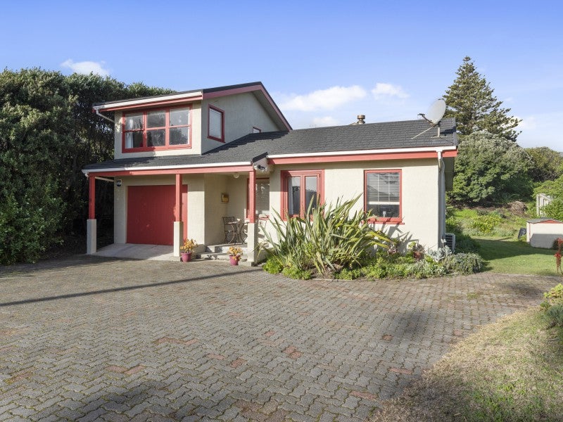 82 Marine Parade, Otaki Beach, Otaki - Carousel 1