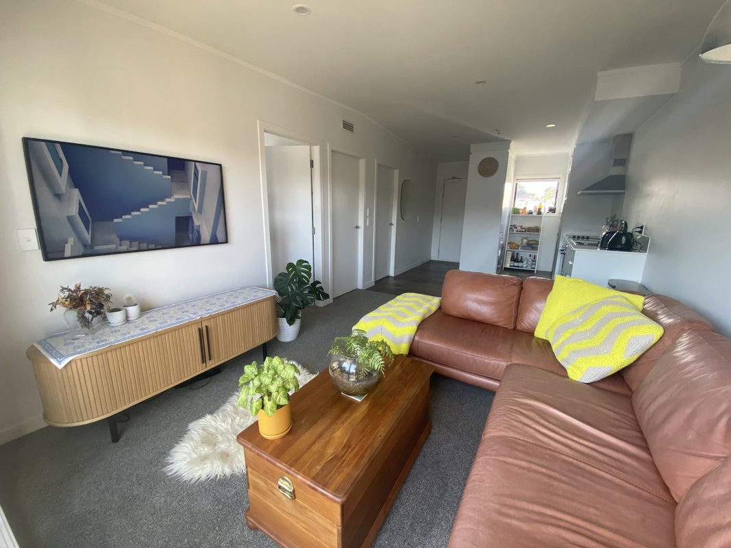 10/16D Constable Street, Newtown, Wellington - Carousel 1