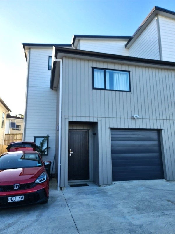 26C Athena Drive, Totara Vale, Auckland - Carousel 1