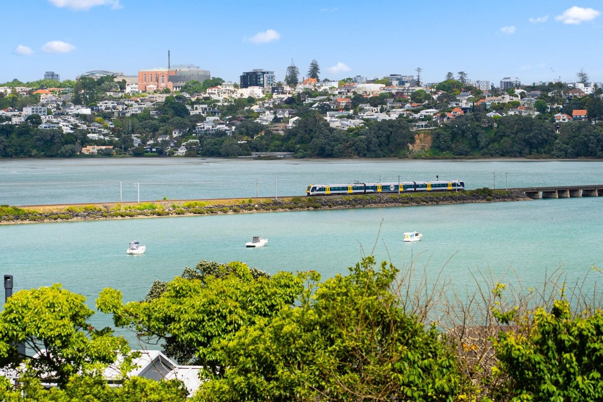 30 Ngapipi Road, Orakei, Auckland City, Auckland - Carousel 1