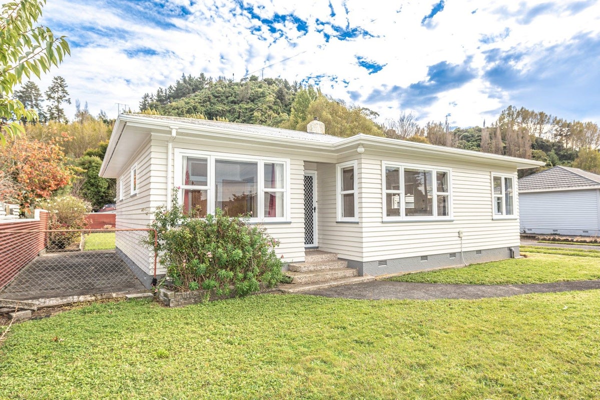 102 Paterson Street, Aramoho, Whanganui - Carousel 1
