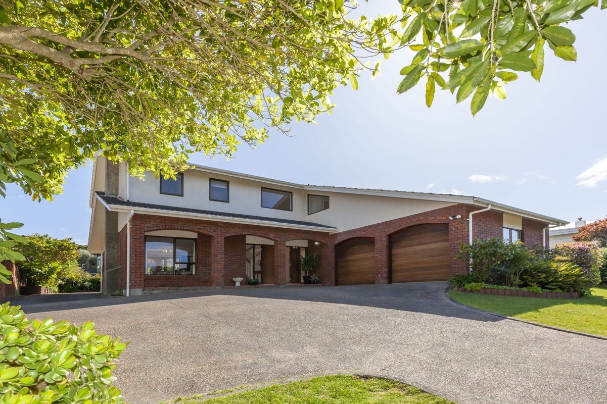8 Newry Road, Raumati Beach, Paraparaumu - Carousel 1