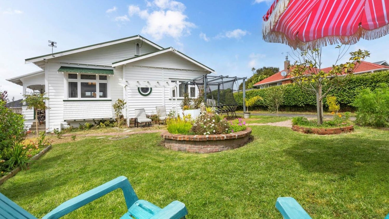 33 Koromiko Street, New Lynn, Auckland - Carousel 1