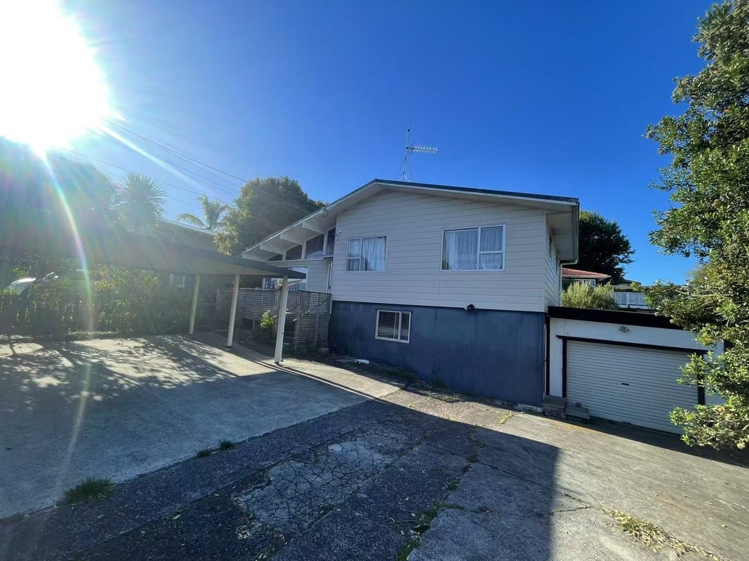 147 Beach Haven Road, Beach Haven, Auckland - Carousel 1