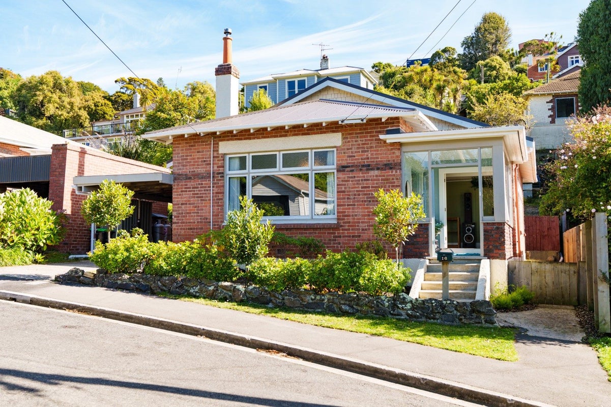 16 Motu Street, Saint Clair, Dunedin - Carousel 1