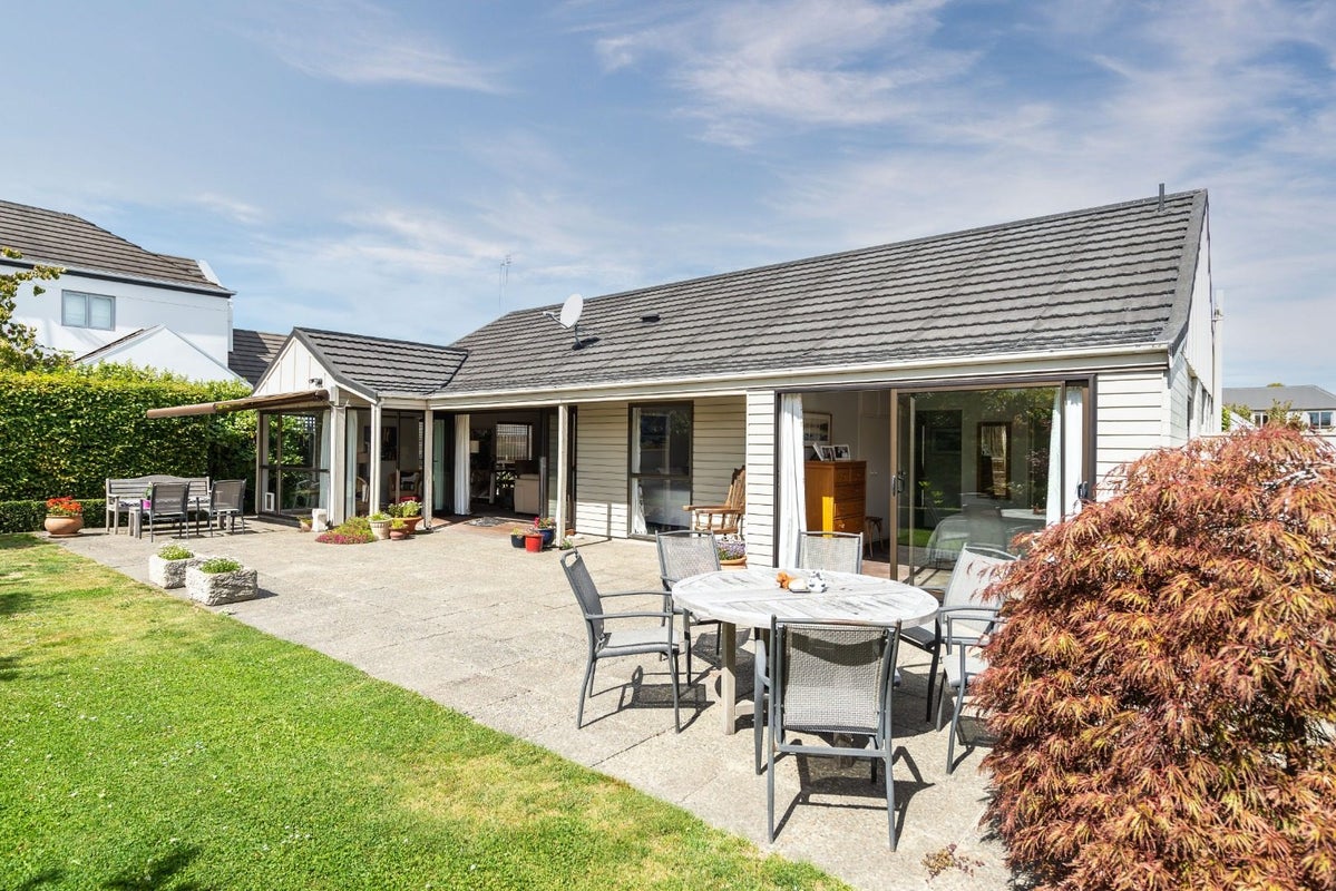 2/117 Rugby Street, Merivale, Christchurch - Carousel 1