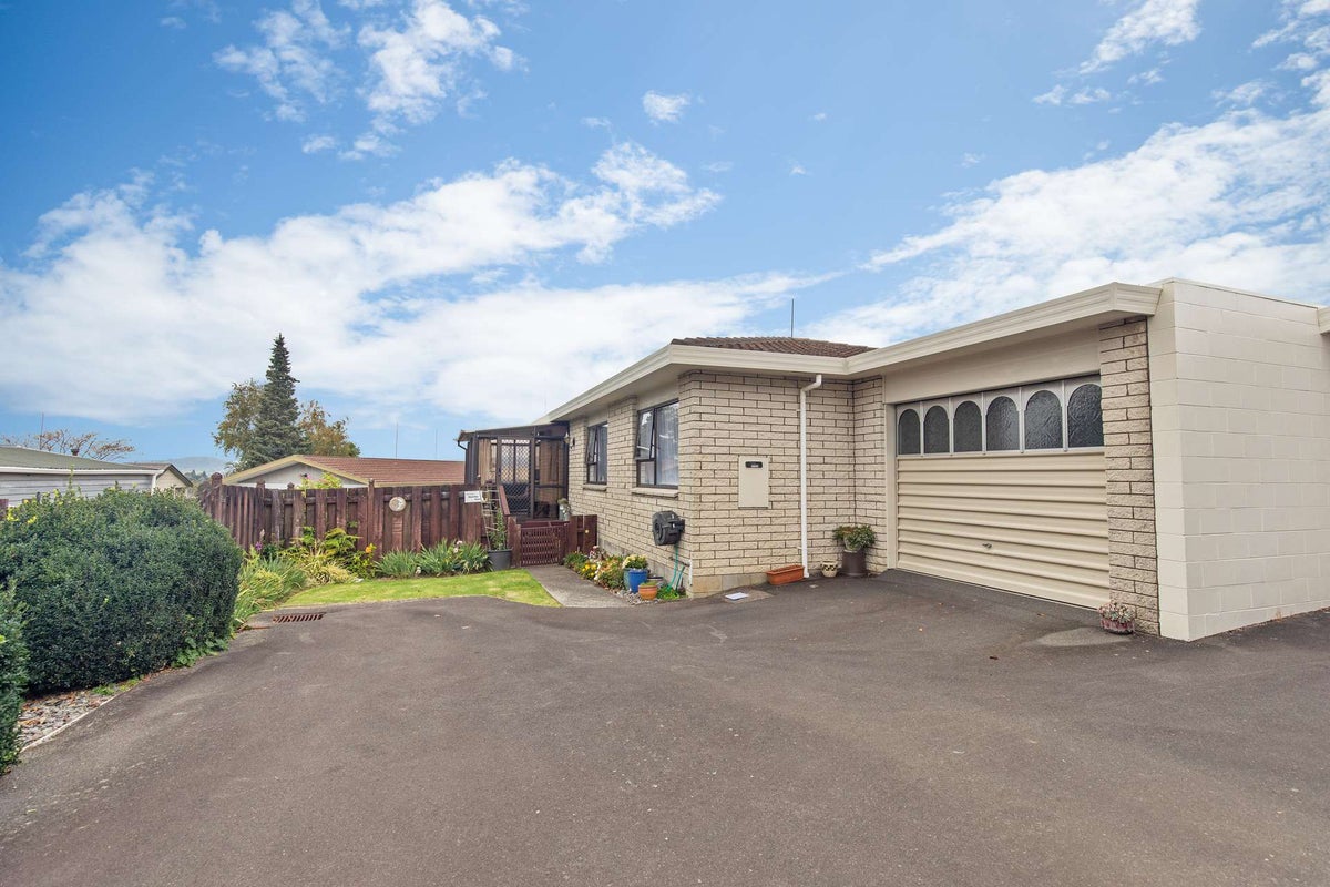 40B Cambridge Road, Judea, Tauranga - Carousel 1