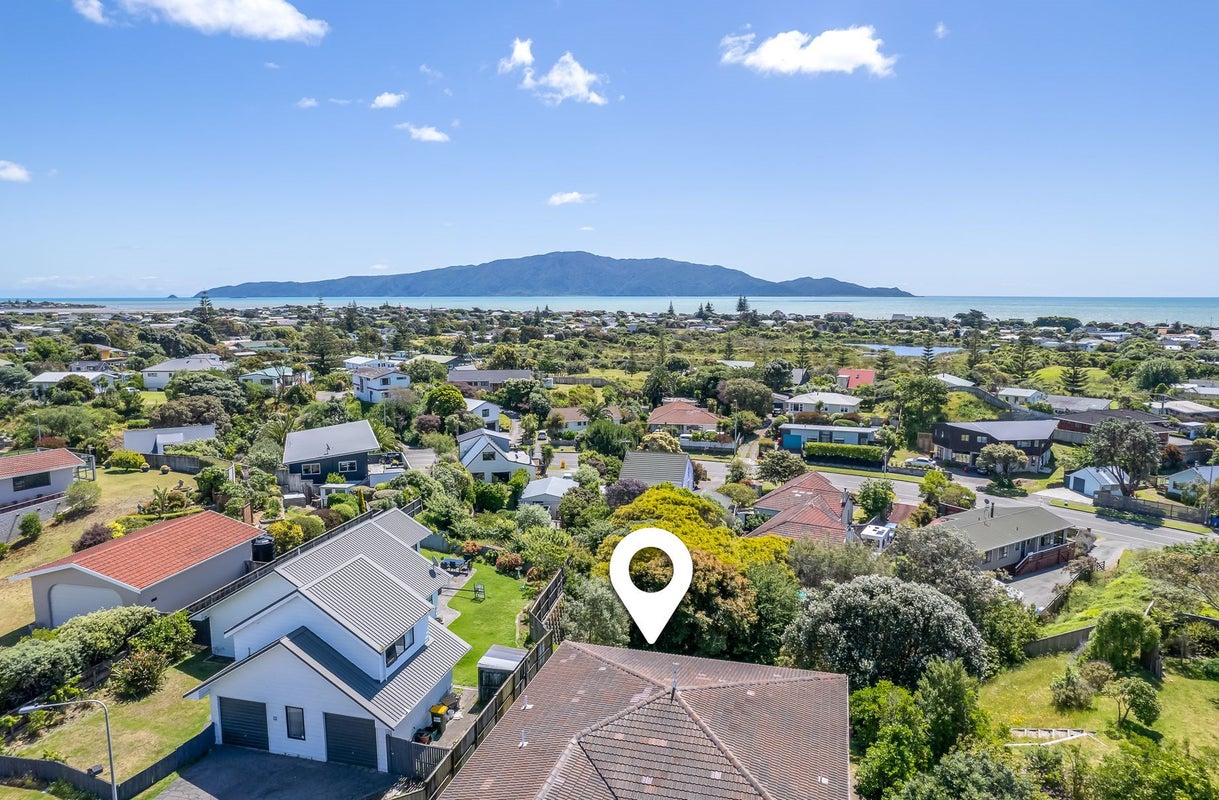 1 Frimley Terrace, Waikanae Beach, Waikanae - Carousel 2