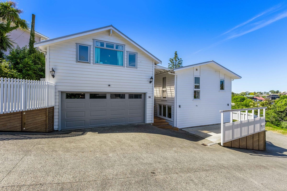 38 Colmar Road, Mellons Bay, Auckland - Carousel 1