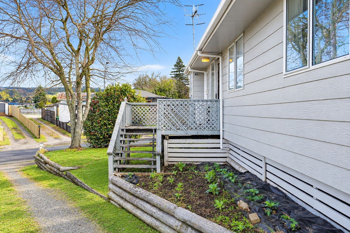 11 Crystal Place, Pukehangi, Rotorua, Bay Of Plenty - Carousel 2
