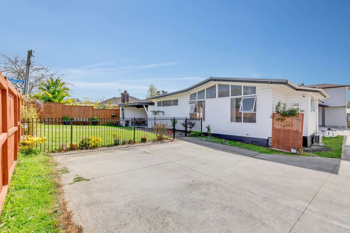 7 Woodvale Road, Glen Eden, Auckland - Carousel 2