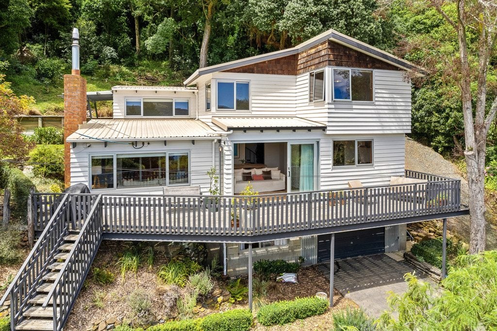 18 Marion Street, Macandrew Bay, Dunedin - Carousel 1