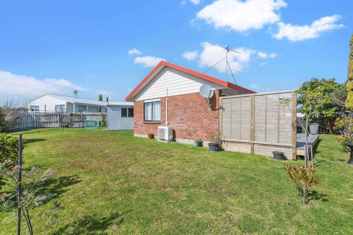 2/12 Miriam Corban Heights, Henderson, Auckland - Carousel 1