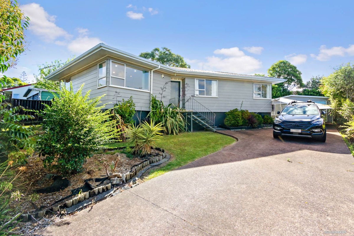 4 Landow Place, Henderson, Auckland - Carousel 1