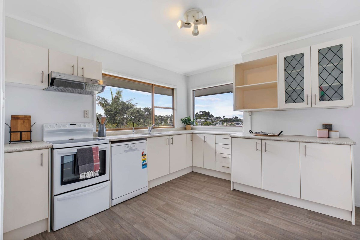 30 Gledstane Road, Stanmore Bay, Whangaparaoa - Carousel 2