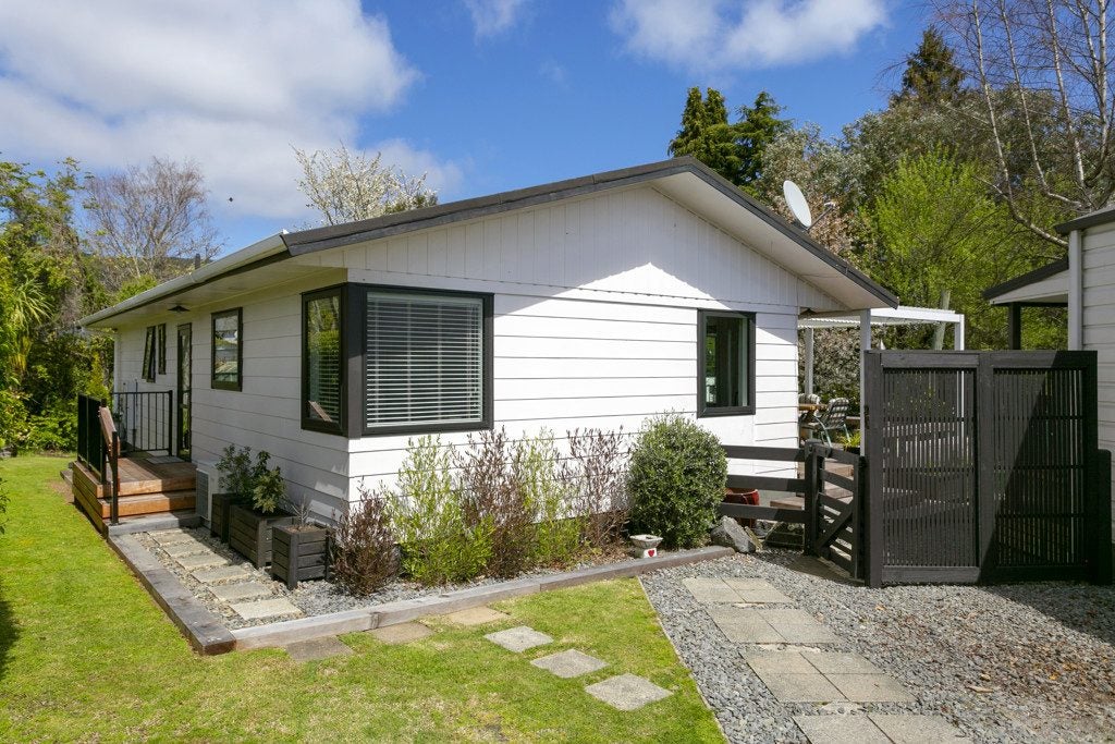 11 Gibbs Place, Kinloch, Taupo - Carousel 1