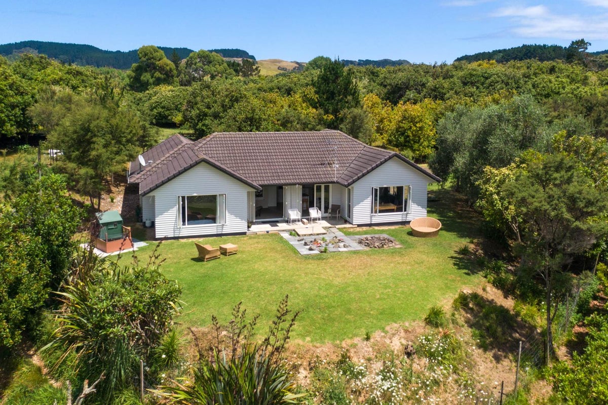 878 South Head Road, Helensville - Carousel 2