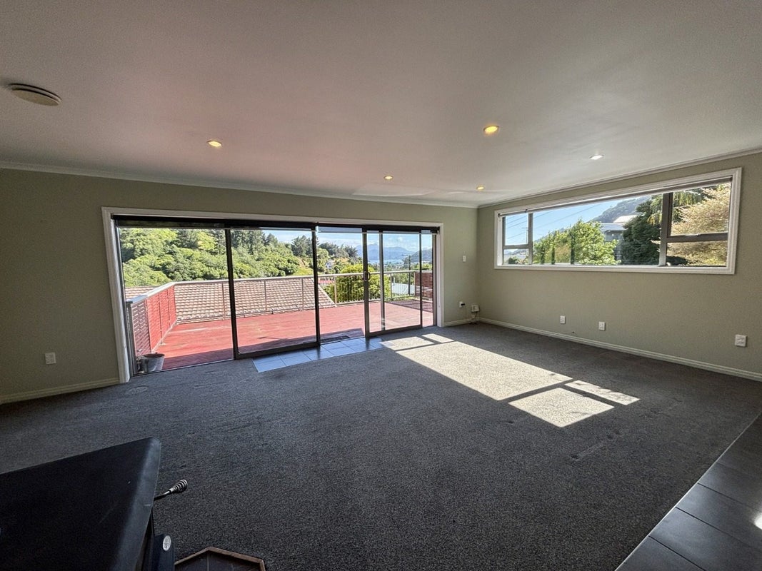 9 Angle Street, Picton - Carousel 21