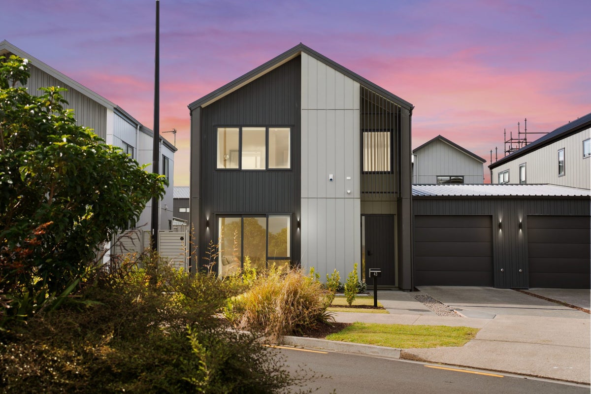 43 Parkmore Drive, Rosehill, Papakura - Carousel 1