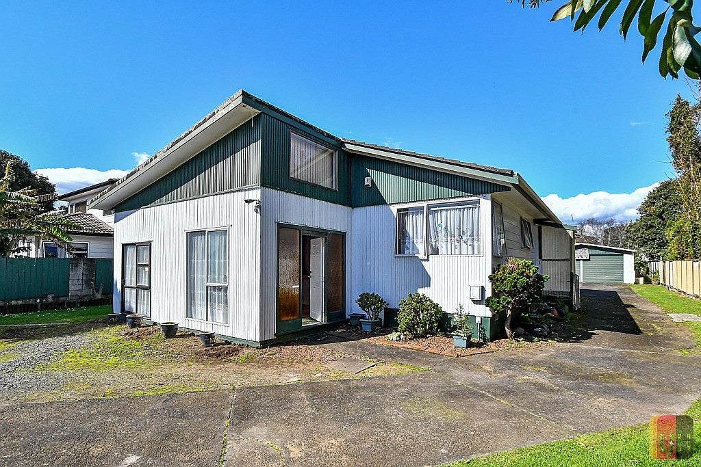 9 Crispian Place, Weymouth, Auckland - Carousel 1