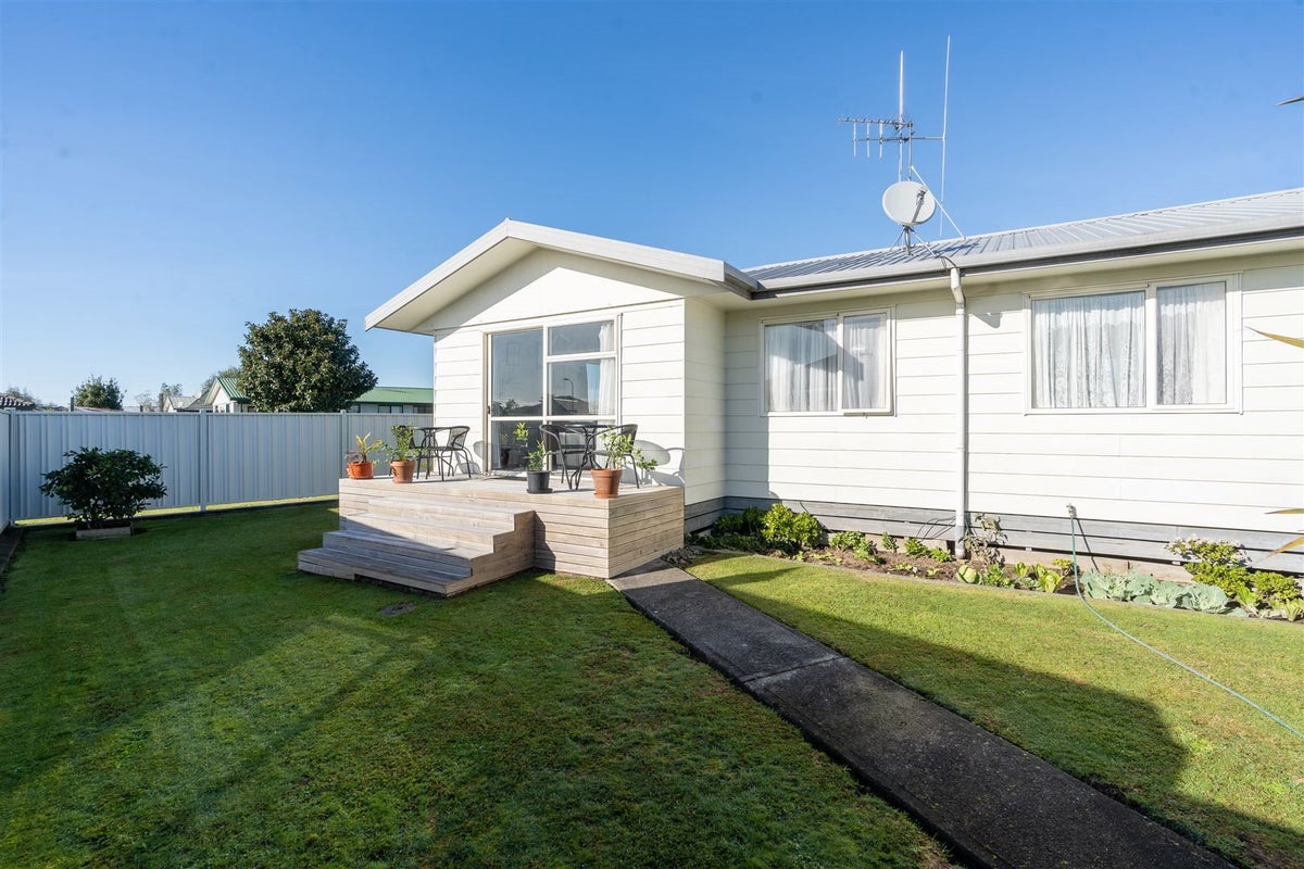 16 Melanie Court, Dinsdale, Hamilton - Carousel 1