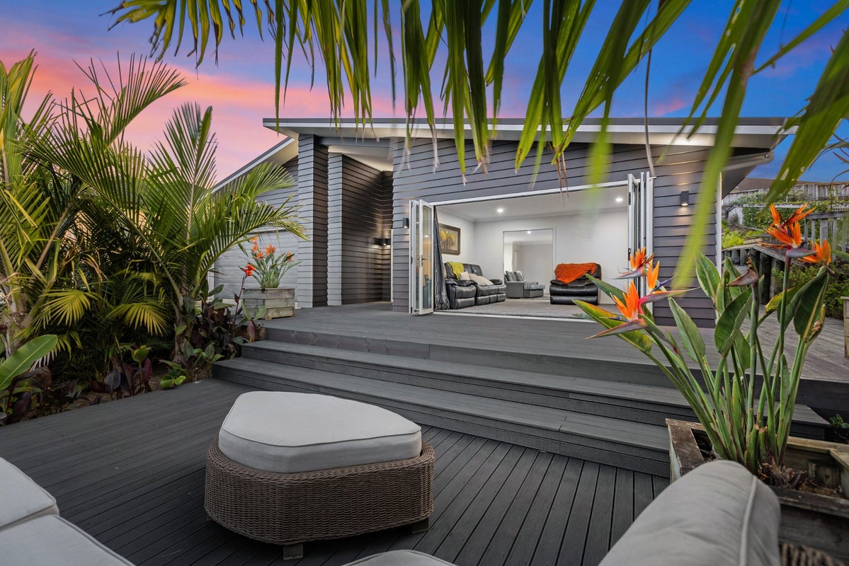 19 Merlot Drive, Pyes Pa, Tauranga - Carousel 1