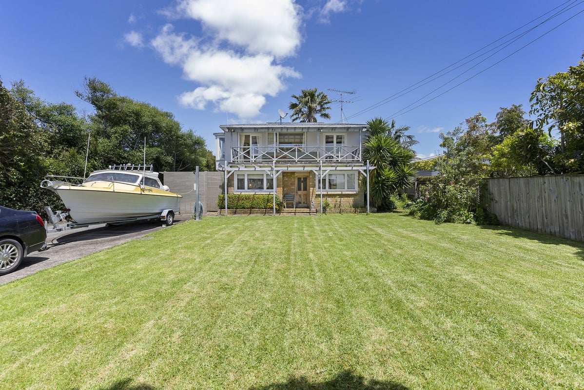 12 Pohutukawa Road, Beachlands, Auckland - Carousel 1