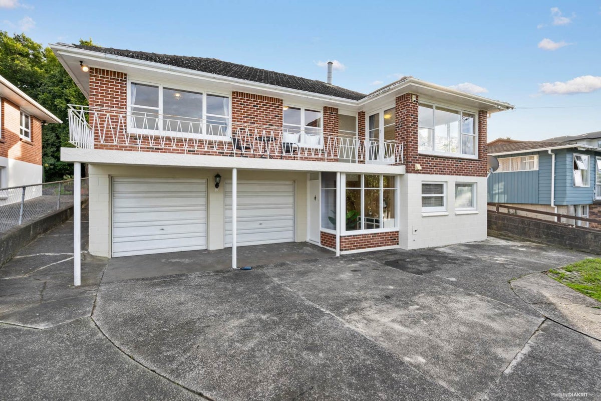 15 Brothers Street, New Windsor, Auckland - Carousel 1