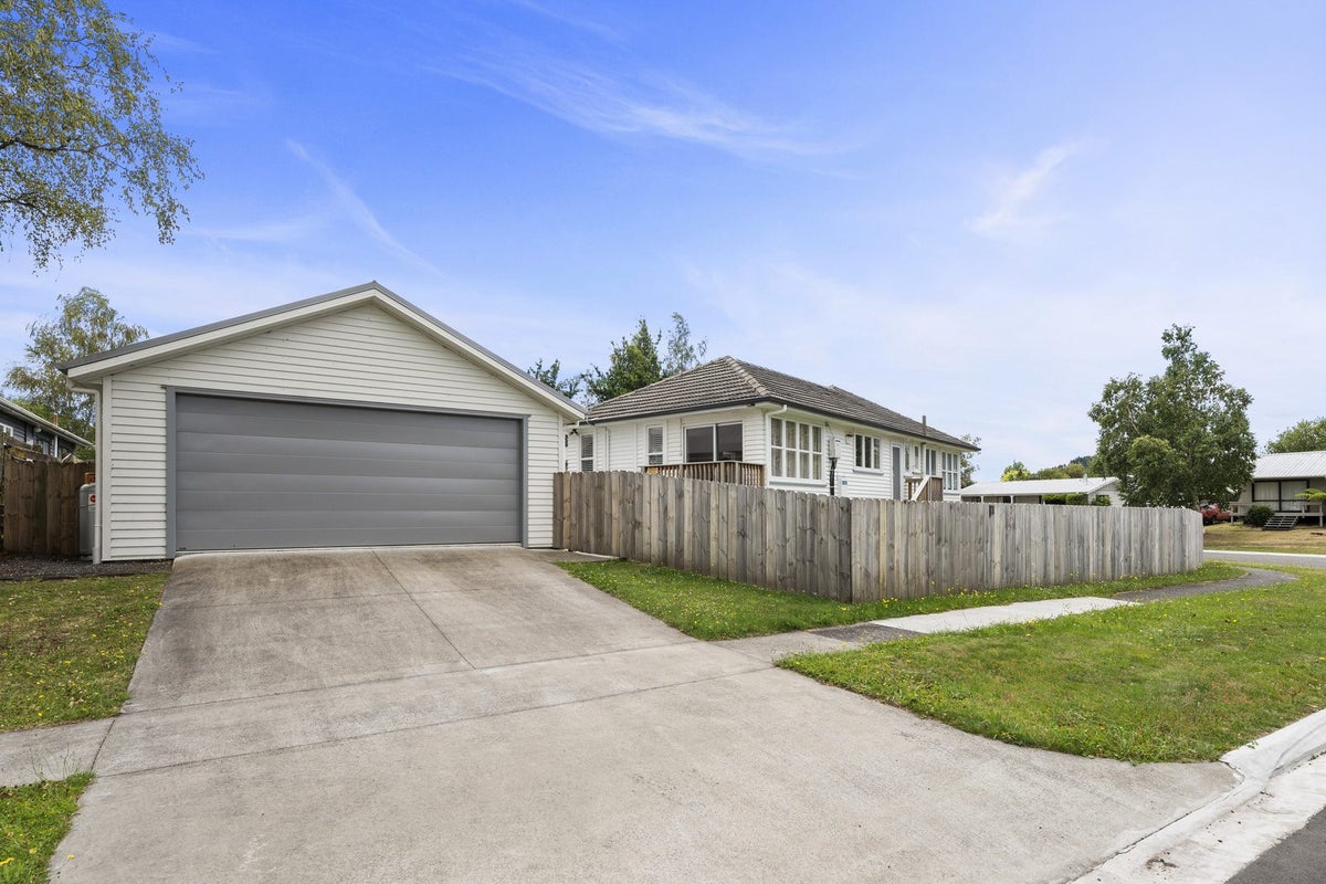 18 Te Takinga Street, Tūrangi - Carousel 1